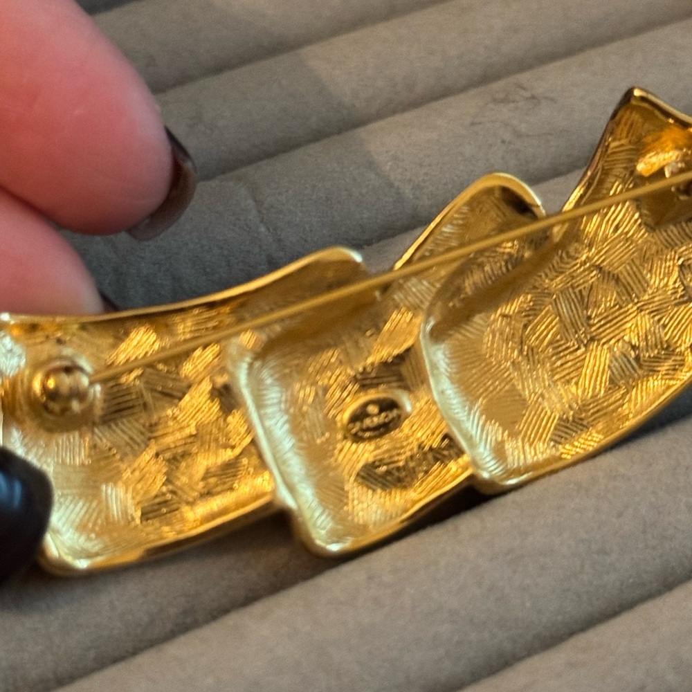 Vintage Givenchy brooch - Picture 2 of 5